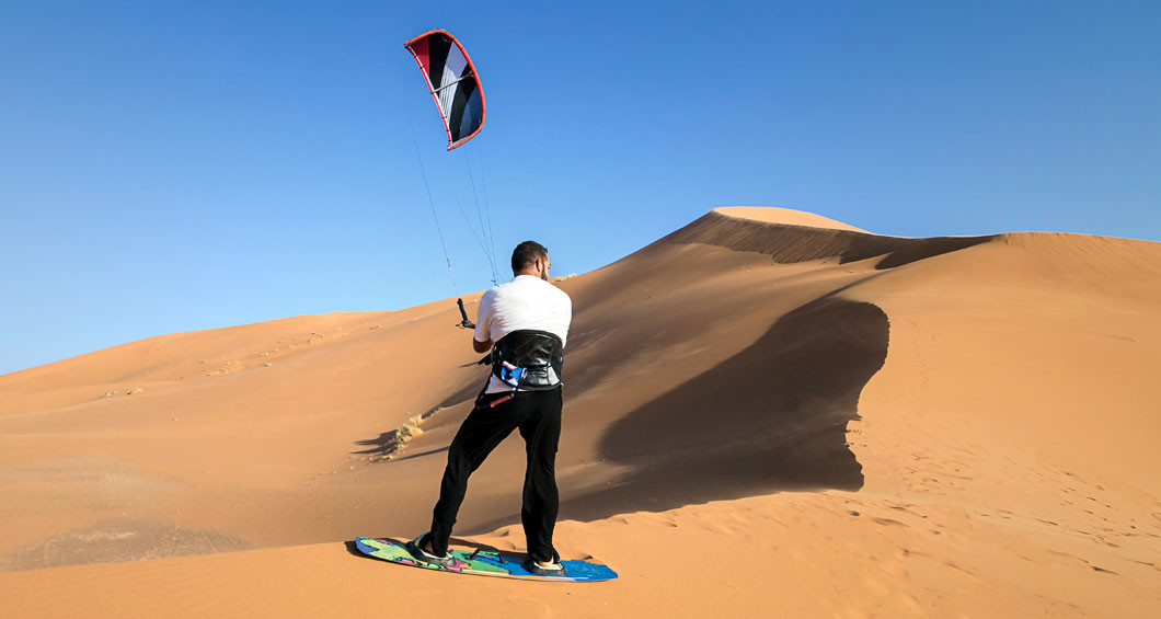 Kitesurf dans le désert d'Errachidia